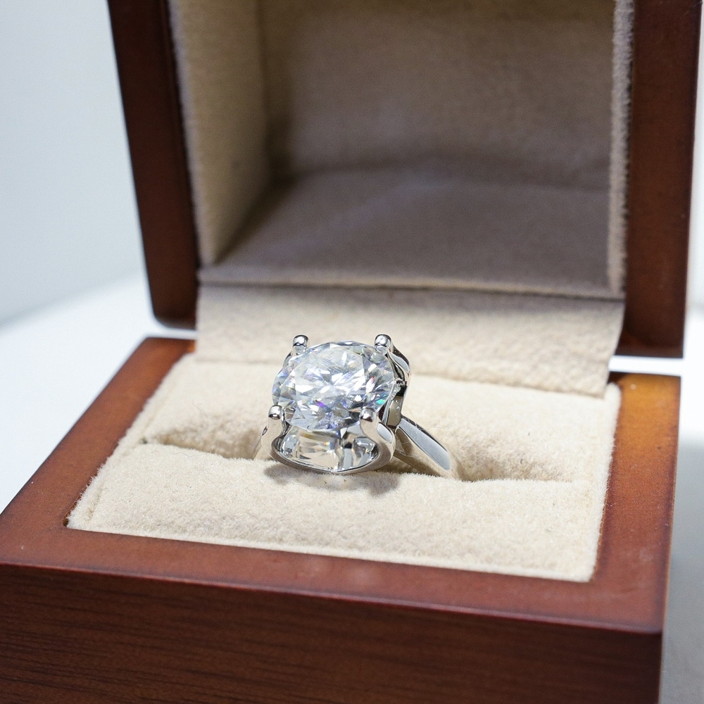 Gorgeous Tension Setting 5CT Moissanite Ring